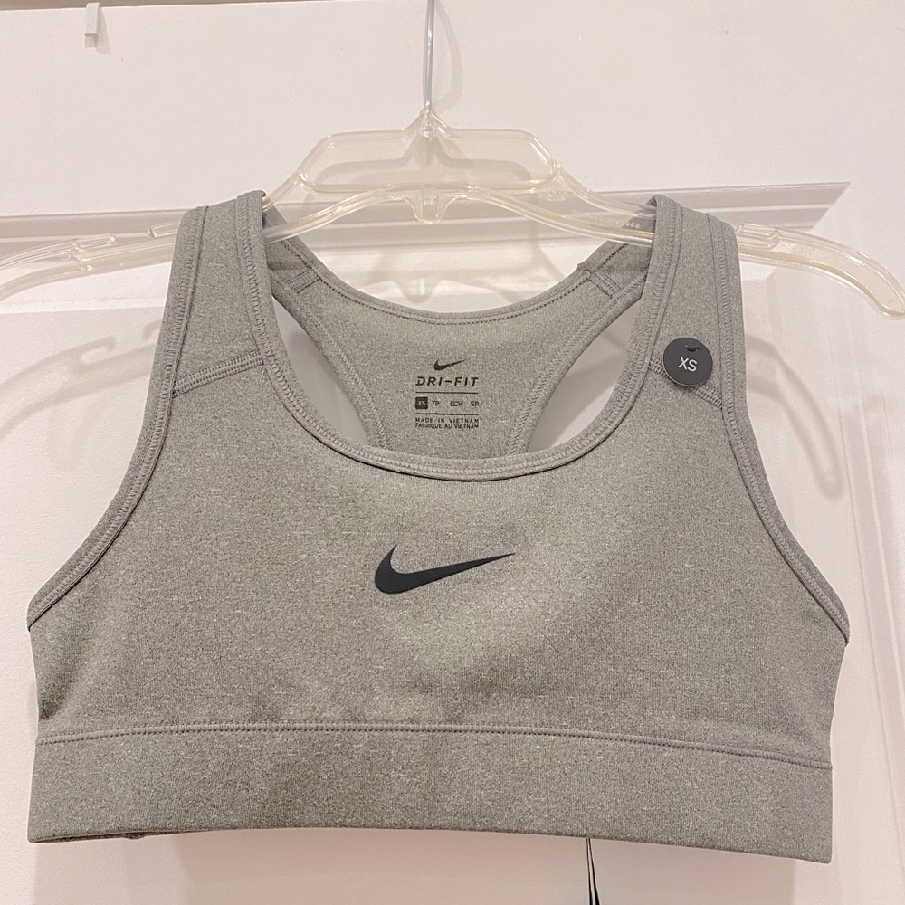 Nike Women’s Victory Compression Sports Bra